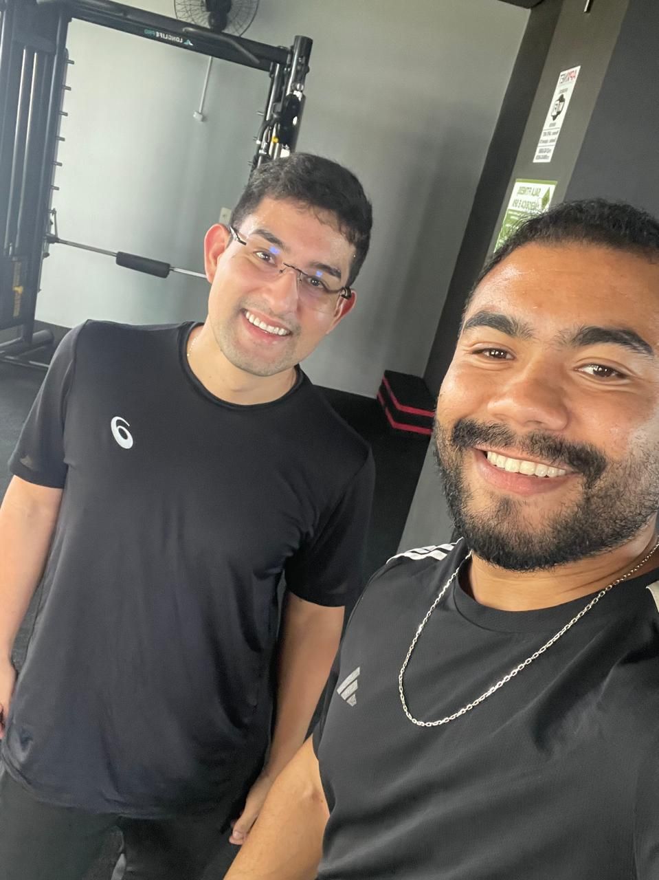 Fabrício depois do acompanhamento, ao lado do Thiago